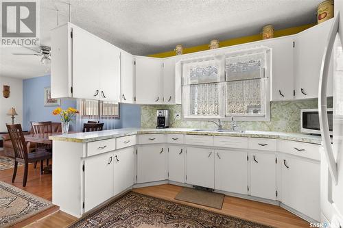 911 Cameron Street, Regina, SK - Indoor Photo Showing Kitchen