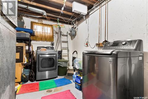 911 Cameron Street, Regina, SK - Indoor Photo Showing Laundry Room