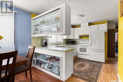 911 Cameron Street, Regina, SK - Indoor Photo Showing Kitchen