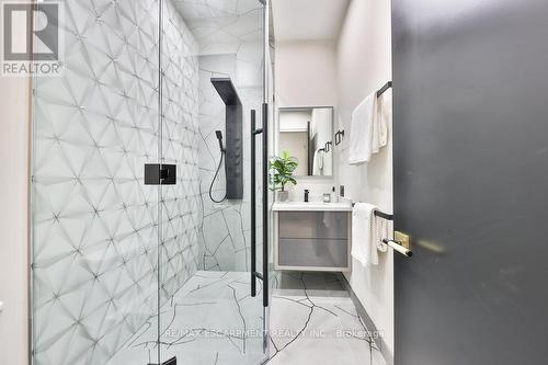 55 West 22Nd Street, Hamilton (Westcliffe), ON - Indoor Photo Showing Bathroom