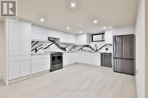 55 West 22Nd Street, Hamilton (Westcliffe), ON - Indoor Photo Showing Kitchen