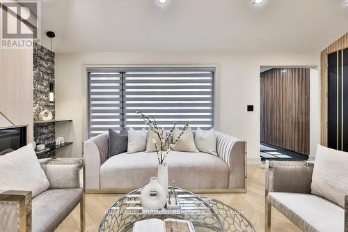 55 West 22Nd Street, Hamilton (Westcliffe), ON - Indoor Photo Showing Living Room