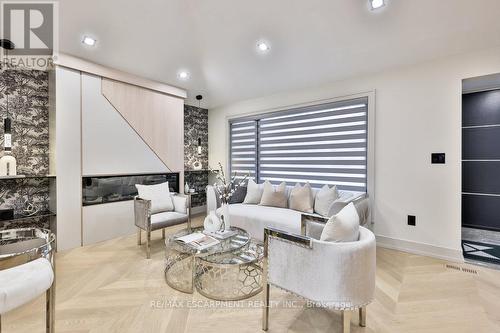 55 West 22Nd Street, Hamilton (Westcliffe), ON - Indoor Photo Showing Living Room