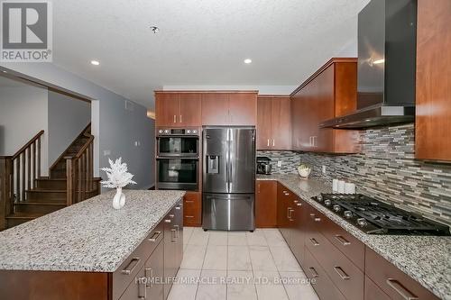 312 Carriage Way, Waterloo, ON - Indoor Photo Showing Kitchen With Upgraded Kitchen