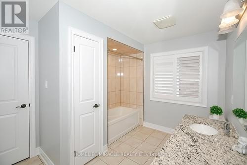 312 Carriage Way, Waterloo, ON - Indoor Photo Showing Bathroom