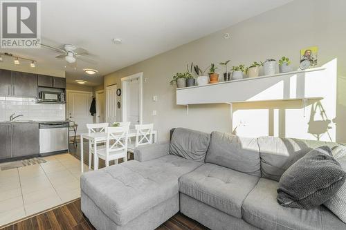 Ph3 1239 Kingsway, Vancouver, BC - Indoor Photo Showing Living Room