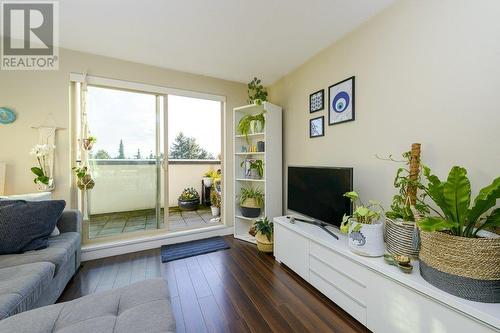 Ph3 1239 Kingsway, Vancouver, BC - Indoor Photo Showing Living Room