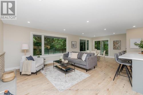 9793 8Th Line, Halton Hills, ON - Indoor Photo Showing Living Room