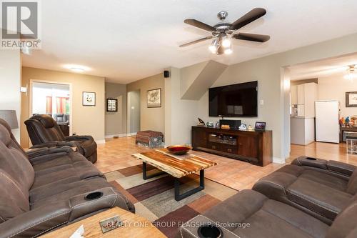 194 Gamma Street, Toronto (Alderwood), ON - Indoor Photo Showing Living Room