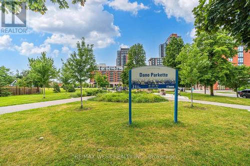 803 - 830 Lawrence Avenue, Toronto (Yorkdale-Glen Park), ON - Outdoor With View