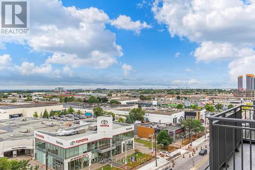 803 - 830 Lawrence Avenue, Toronto (Yorkdale-Glen Park), ON - Outdoor With View