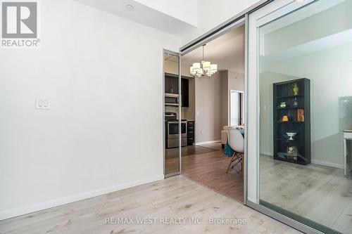 803 - 830 Lawrence Avenue, Toronto (Yorkdale-Glen Park), ON - Indoor Photo Showing Other Room