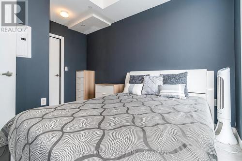 803 - 830 Lawrence Avenue, Toronto (Yorkdale-Glen Park), ON - Indoor Photo Showing Bedroom