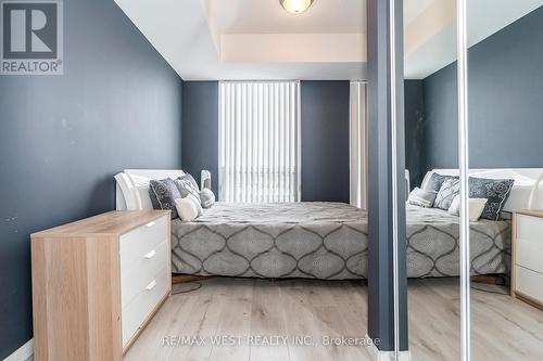 803 - 830 Lawrence Avenue, Toronto (Yorkdale-Glen Park), ON - Indoor Photo Showing Bedroom