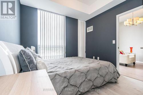 803 - 830 Lawrence Avenue, Toronto (Yorkdale-Glen Park), ON - Indoor Photo Showing Bedroom