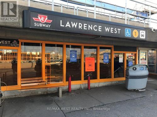 803 - 830 Lawrence Avenue, Toronto (Yorkdale-Glen Park), ON - Outdoor