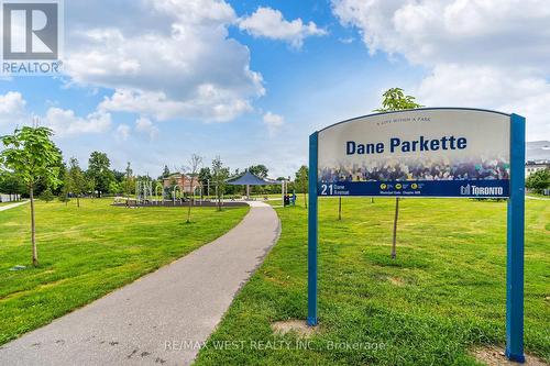 803 - 830 Lawrence Avenue, Toronto (Yorkdale-Glen Park), ON - Outdoor With View