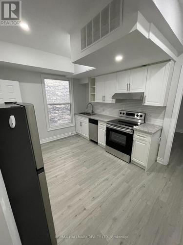 414 Dundas Street E, Toronto (Moss Park), ON - Indoor Photo Showing Kitchen