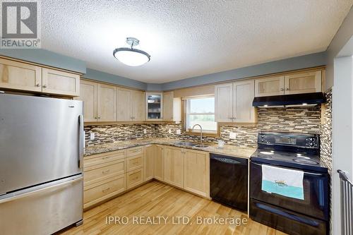 5106 Seventh Line, Guelph/Eramosa, ON - Indoor Photo Showing Kitchen With Double Sink