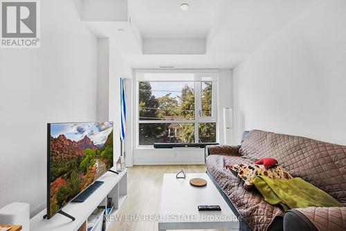 301 - 150 Logan Avenue, Toronto (South Riverdale), ON - Indoor Photo Showing Living Room