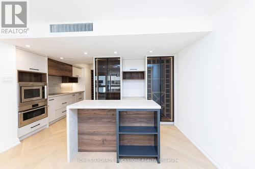 805 - 61 St Clair Avenue W, Toronto (Yonge-St. Clair), ON - Indoor Photo Showing Kitchen