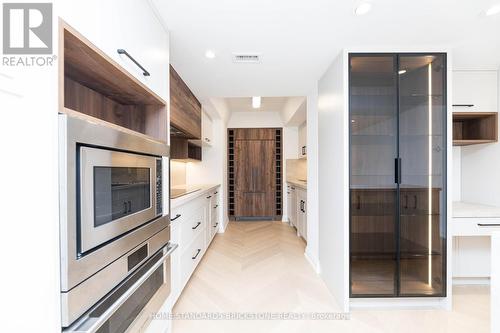 805 - 61 St Clair Avenue W, Toronto (Yonge-St. Clair), ON - Indoor Photo Showing Kitchen