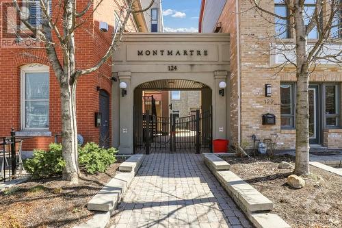 124 Guigues Avenue Unit#D, Ottawa, ON - Outdoor With Facade