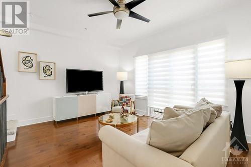 124 Guigues Avenue Unit#D, Ottawa, ON - Indoor Photo Showing Living Room