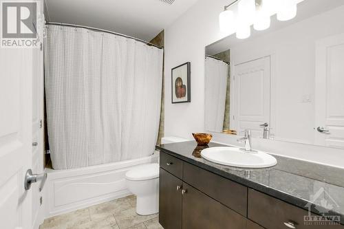 124 Guigues Avenue Unit#D, Ottawa, ON - Indoor Photo Showing Bathroom