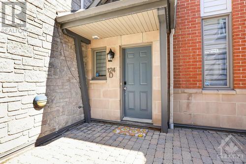 124 Guigues Avenue Unit#D, Ottawa, ON - Outdoor With Exterior