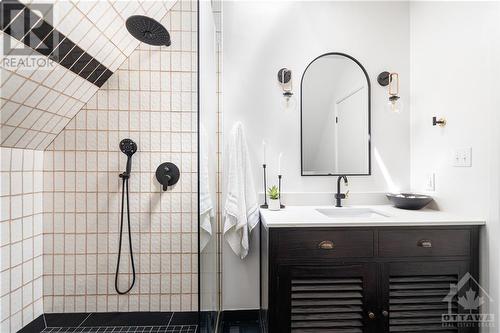 38 Foster Street, Ottawa, ON - Indoor Photo Showing Bathroom