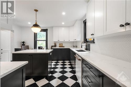 38 Foster Street, Ottawa, ON - Indoor Photo Showing Kitchen With Upgraded Kitchen