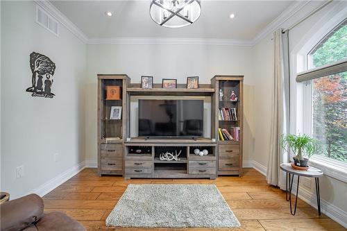 688 Trinity Church Road, Hamilton, ON - Indoor Photo Showing Living Room