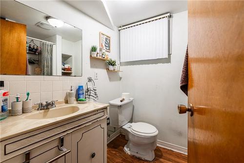 5934 North Street, Niagara Falls, ON - Indoor Photo Showing Bathroom