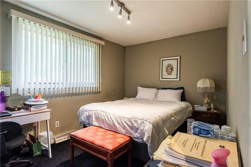 5934 North Street, Niagara Falls, ON - Indoor Photo Showing Bedroom