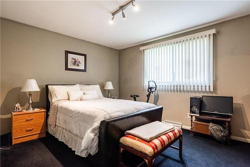 5934 North Street, Niagara Falls, ON - Indoor Photo Showing Bedroom