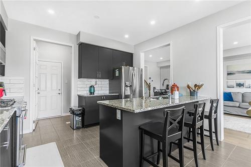 7 Hargrove Way, Stoney Creek, ON - Indoor Photo Showing Kitchen With Upgraded Kitchen