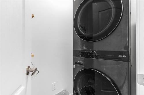 7 Hargrove Way, Stoney Creek, ON - Indoor Photo Showing Laundry Room