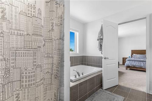 7 Hargrove Way, Stoney Creek, ON - Indoor Photo Showing Bathroom