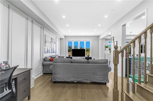 7 Hargrove Way, Stoney Creek, ON - Indoor Photo Showing Living Room