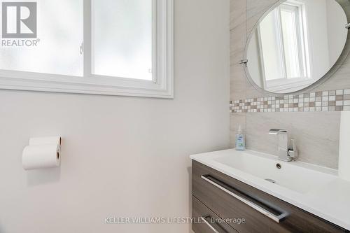 612 Wilkins Street, London, ON - Indoor Photo Showing Bathroom