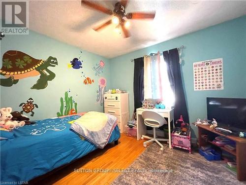 1324 Langmuir Avenue, London, ON - Indoor Photo Showing Bedroom