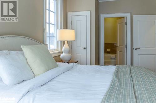 1869 Muskoka Road 118 Highway W Unit# E201-D2, Muskoka Lakes, ON - Indoor Photo Showing Bedroom