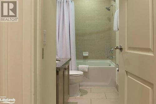 1869 Muskoka Road 118 Highway W Unit# E201-D2, Muskoka Lakes, ON - Indoor Photo Showing Bathroom