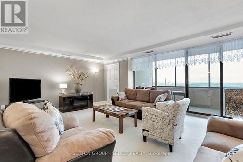 1701 - 380 King Street E, London, ON - Indoor Photo Showing Living Room