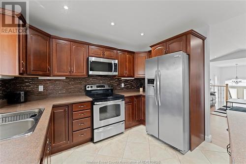 1530 Rossini Boulevard, Windsor, ON - Indoor Photo Showing Kitchen With Double Sink