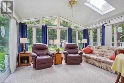 318106 Highway 6 & 10, Georgian Bluffs, ON - Indoor Photo Showing Living Room