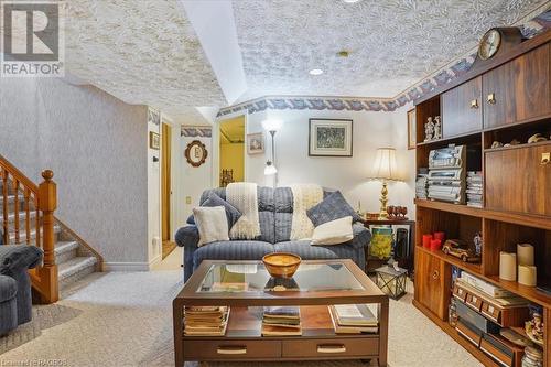 318106 Highway 6 & 10, Georgian Bluffs, ON - Indoor Photo Showing Living Room