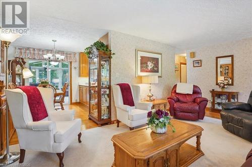 318106 Highway 6 & 10, Georgian Bluffs, ON - Indoor Photo Showing Living Room