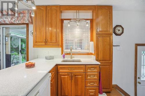 318106 Highway 6 & 10, Georgian Bluffs, ON - Indoor Photo Showing Kitchen